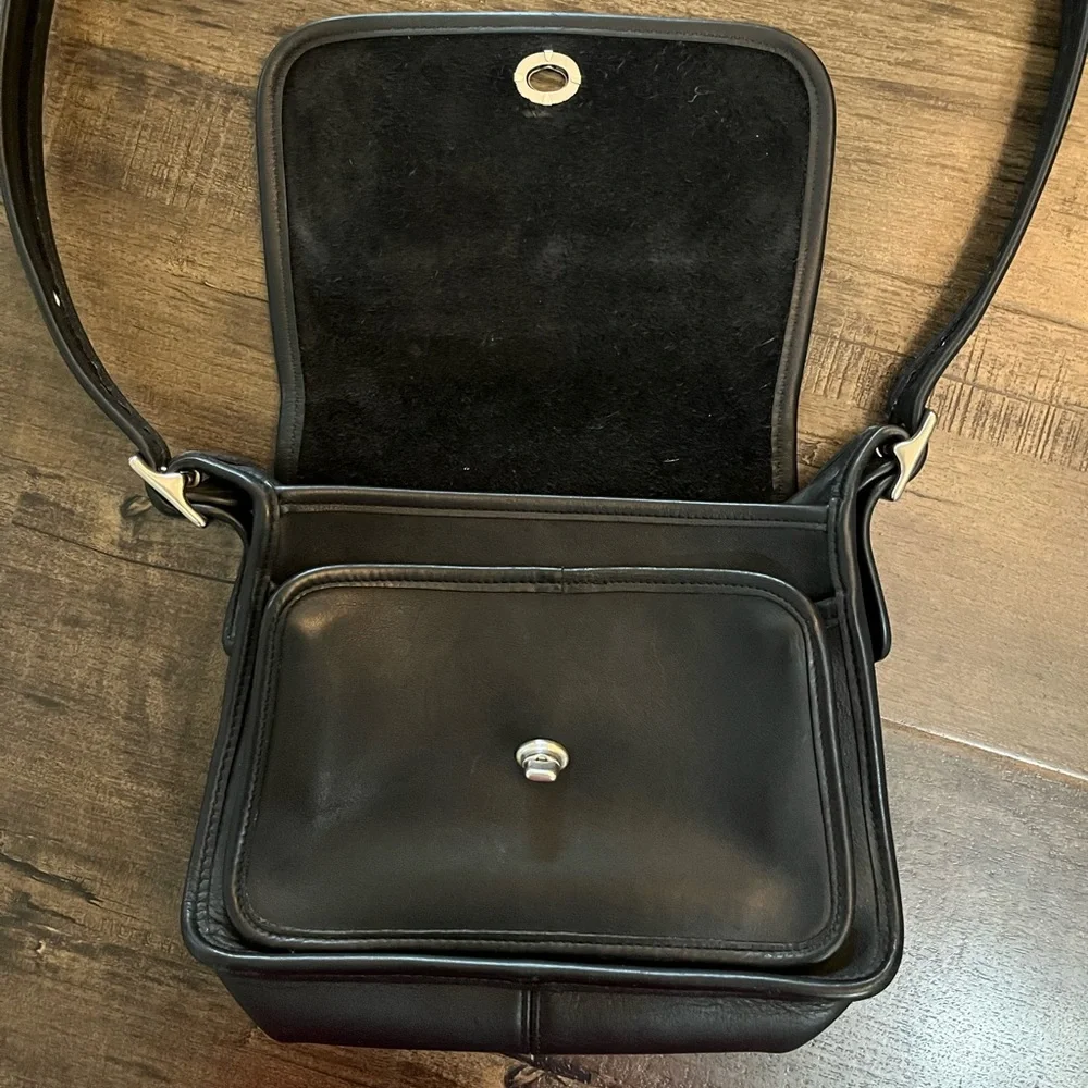 Vintage Coach | Rambler Legacy #9061 | Black Leather
Crossbody Bag - Picture 5 of 11